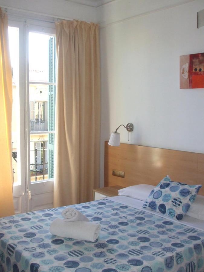 Hostal Felipe 2 Барселона Экстерьер фото