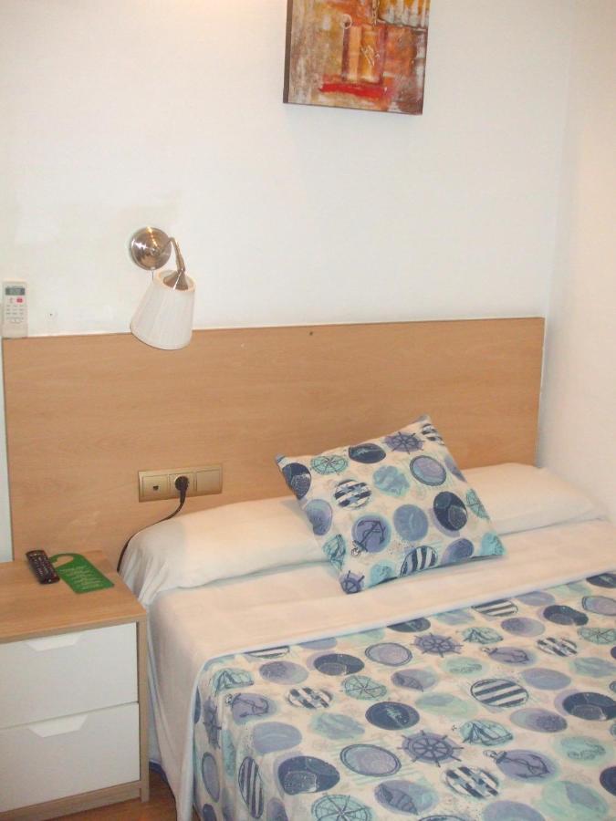 Hostal Felipe 2 Барселона Экстерьер фото