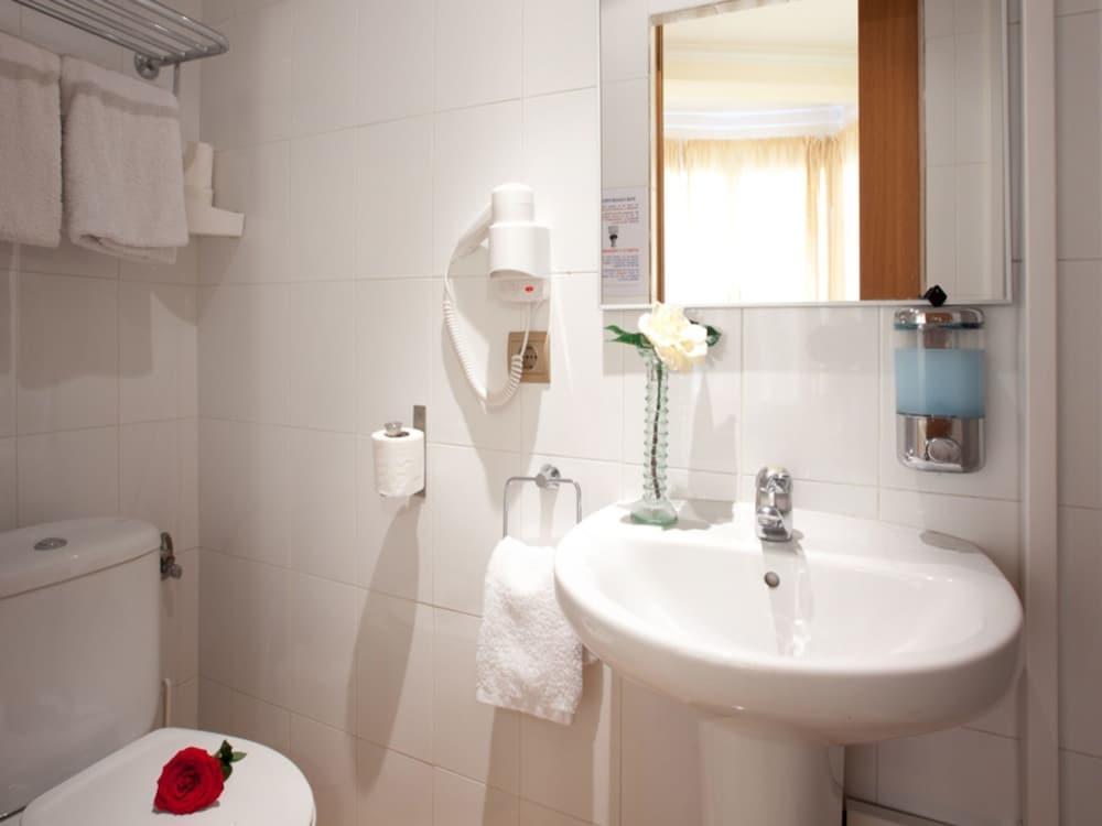 Hostal Felipe 2 Барселона Экстерьер фото