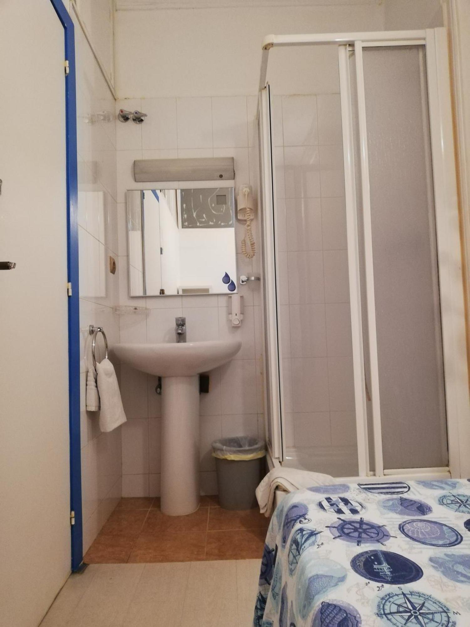 Hostal Felipe 2 Барселона Номер фото