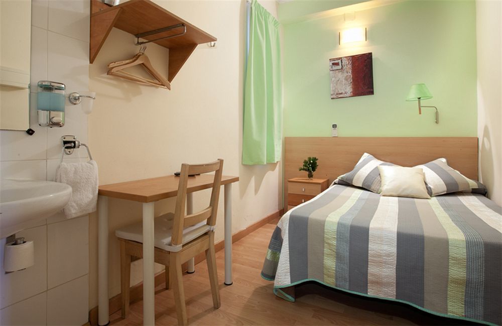 Hostal Felipe 2 Барселона Экстерьер фото