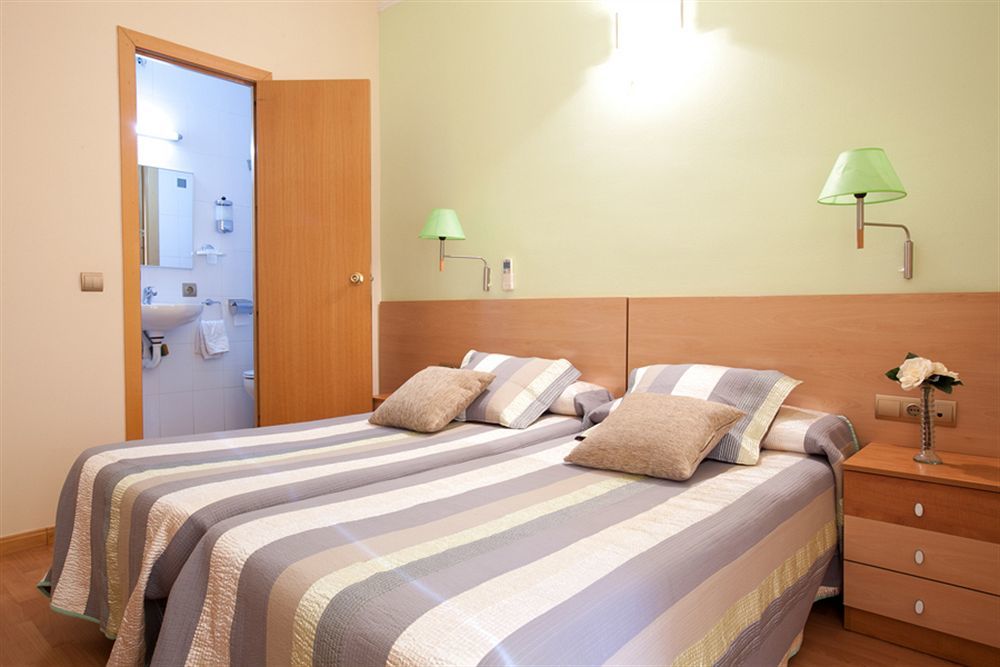 Hostal Felipe 2 Барселона Экстерьер фото