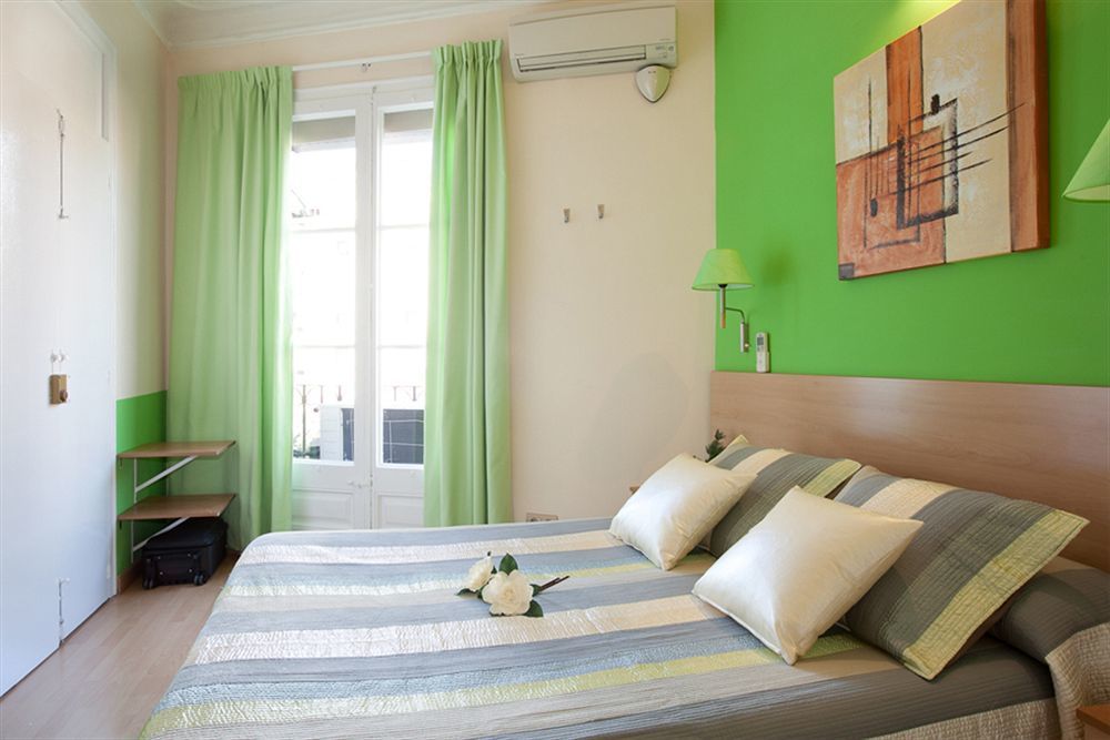 Hostal Felipe 2 Барселона Экстерьер фото