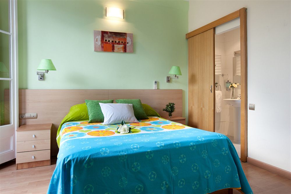 Hostal Felipe 2 Барселона Экстерьер фото