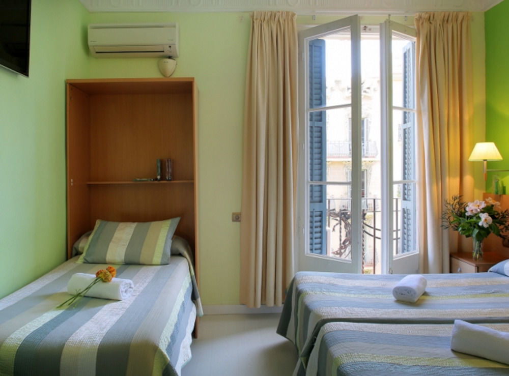 Hostal Felipe 2 Барселона Экстерьер фото