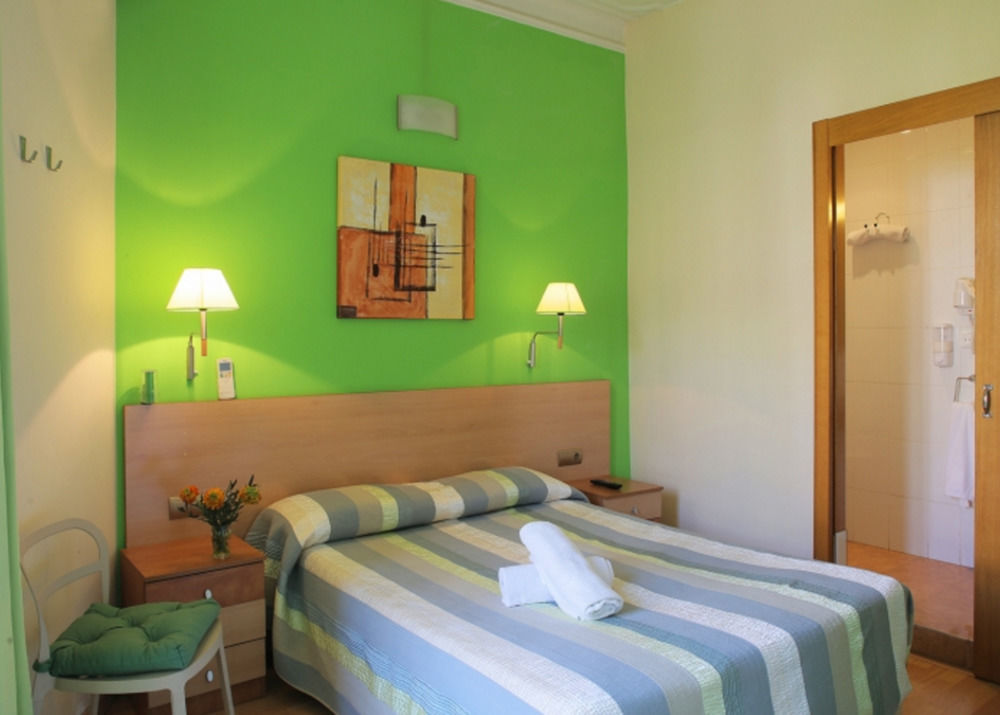 Hostal Felipe 2 Барселона Экстерьер фото