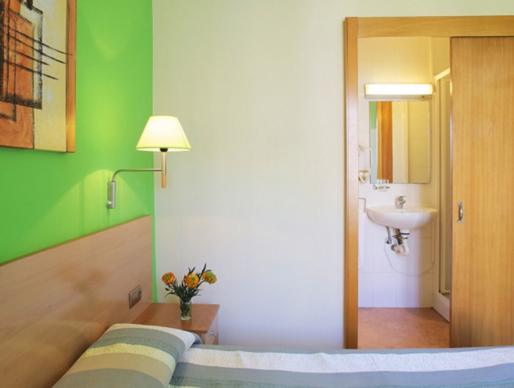 Hostal Felipe 2 Барселона Экстерьер фото