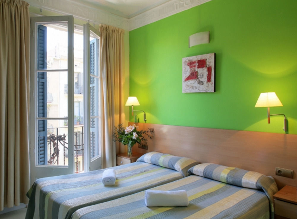 Hostal Felipe 2 Барселона Экстерьер фото