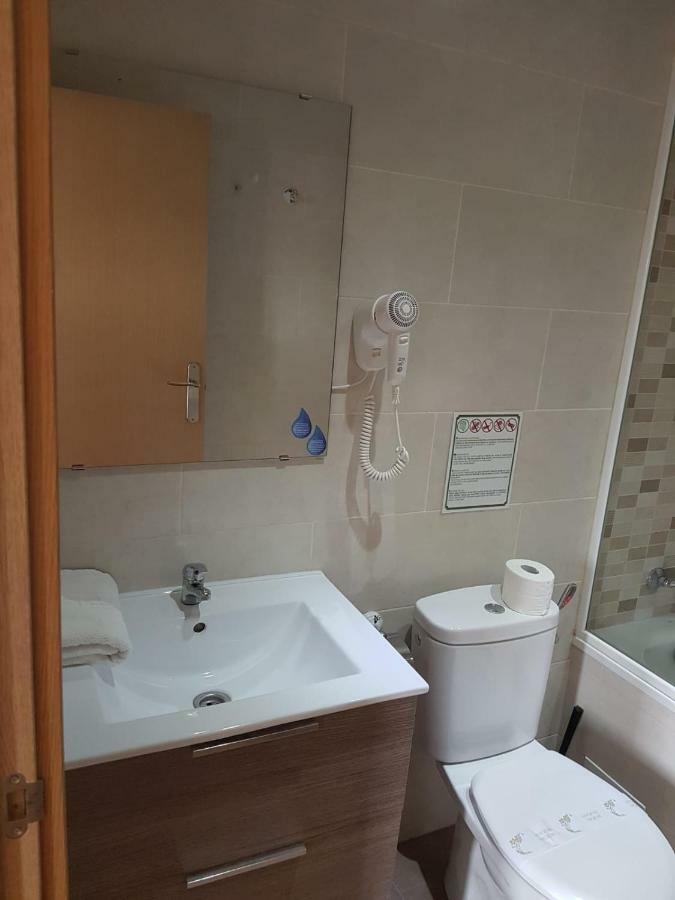 Hostal Felipe 2 Барселона Номер фото
