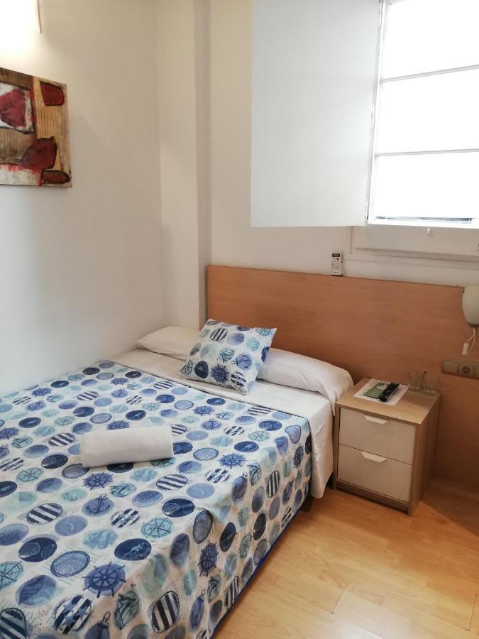 Hostal Felipe 2 Барселона Экстерьер фото